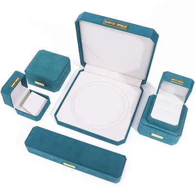 अष्टकोणीय मखमली आभूषण बॉक्स, अनुकूलन योग्य आभूषण बॉक्स, मोर हरा रंग में सुनहरे पैच के साथ