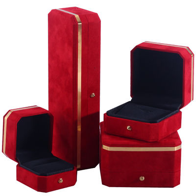 OEM ODM हस्तनिर्मित आभूषण बॉक्स कस्टम लोगो लाल मखमली आभूषण बॉक्स सुनहरे किनारे के साथ