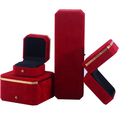 OEM ODM हस्तनिर्मित आभूषण बॉक्स कस्टम लोगो लाल मखमली आभूषण बॉक्स सुनहरे किनारे के साथ