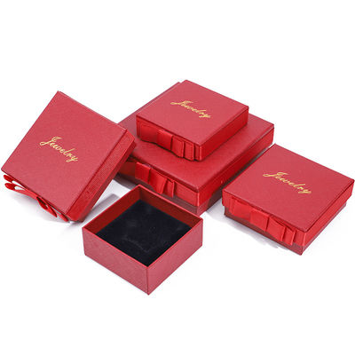 ढक्कन और आधार आभूषण बॉक्स अनुकूलन योग्य पर्यावरण के अनुकूल कागज लाल आभूषण बॉक्स
