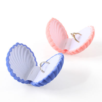 व्यक्तिगत उच्च गुणवत्ता वाले फ्लिप शेल मखमली अंगूठी बॉक्स आभूषण पैकेजिंग