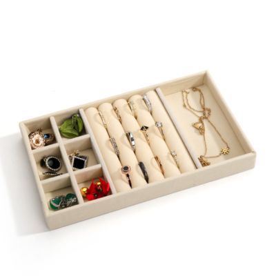 अनुकूलन योग्य लक्जरी बेज मखमली आभूषण ट्रे OEM आभूषण ट्रे रिंग ब्रेसलेट हार के लिए प्रदर्शन